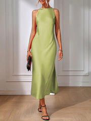 Elegant and Timeless: Classic Solid Color Keyhole Back Dress