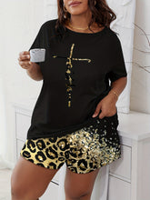 Plus Size Casual Pajama Two Piece Set, Women's Plus Leopard Heart Print Short Sleeve Tee & Shorts Pajama 2 Piece Set