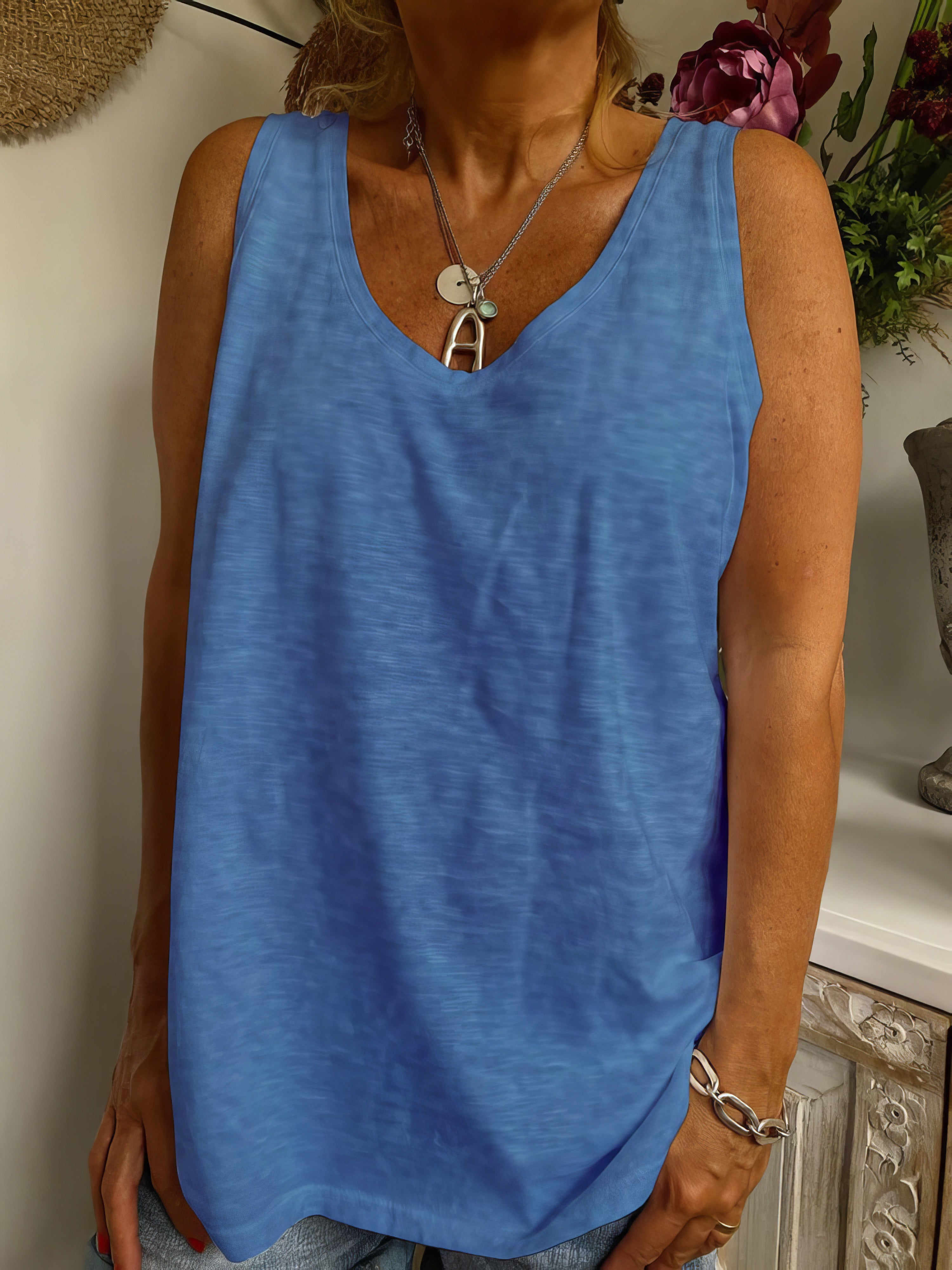 Tops Solid V-Neck Sleeveless Casual Tank Top