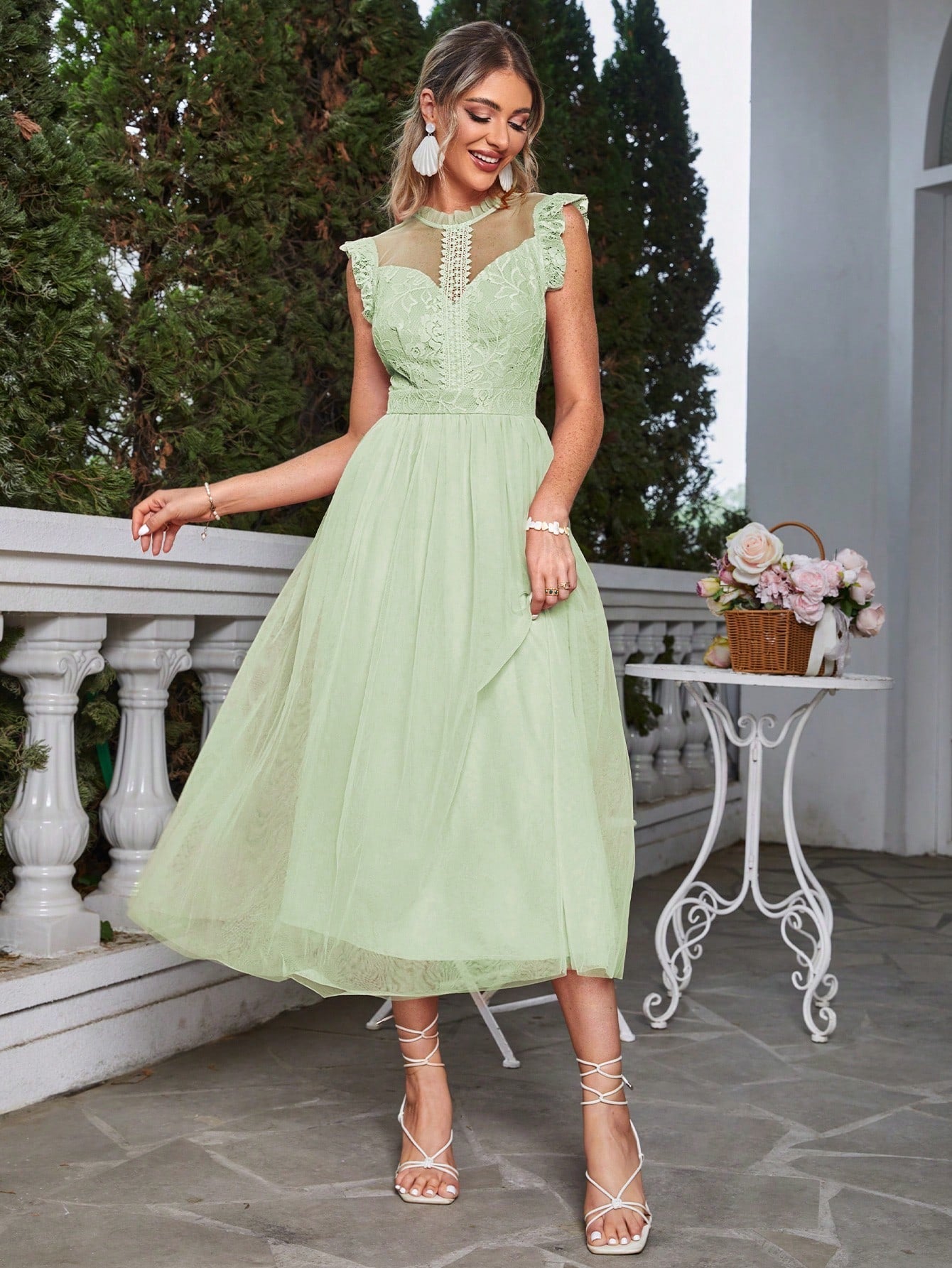 Chic and Elegant Contrast Lace Bridesmaid Dress with Ruffle Trim