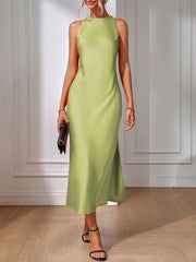 Elegant and Timeless: Classic Solid Color Keyhole Back Dress