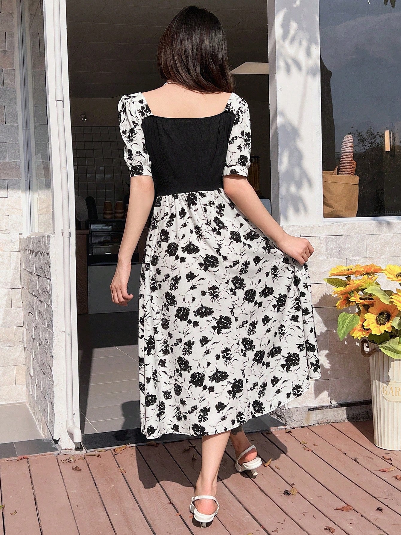 Floral Dream: Elegant Summer Holiday Dress with Puff Sleeves