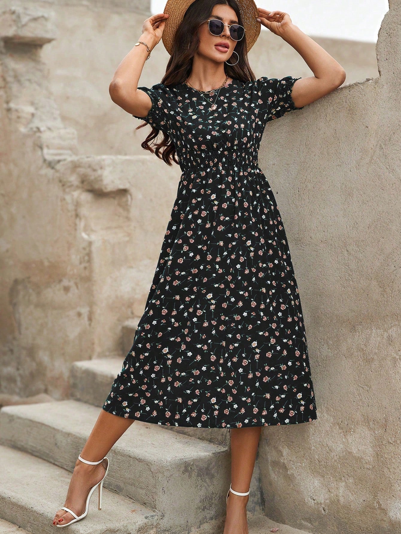 Random Flowers Print Round Neck Short Sleeve Dress - Fun and Flirty Style for Women