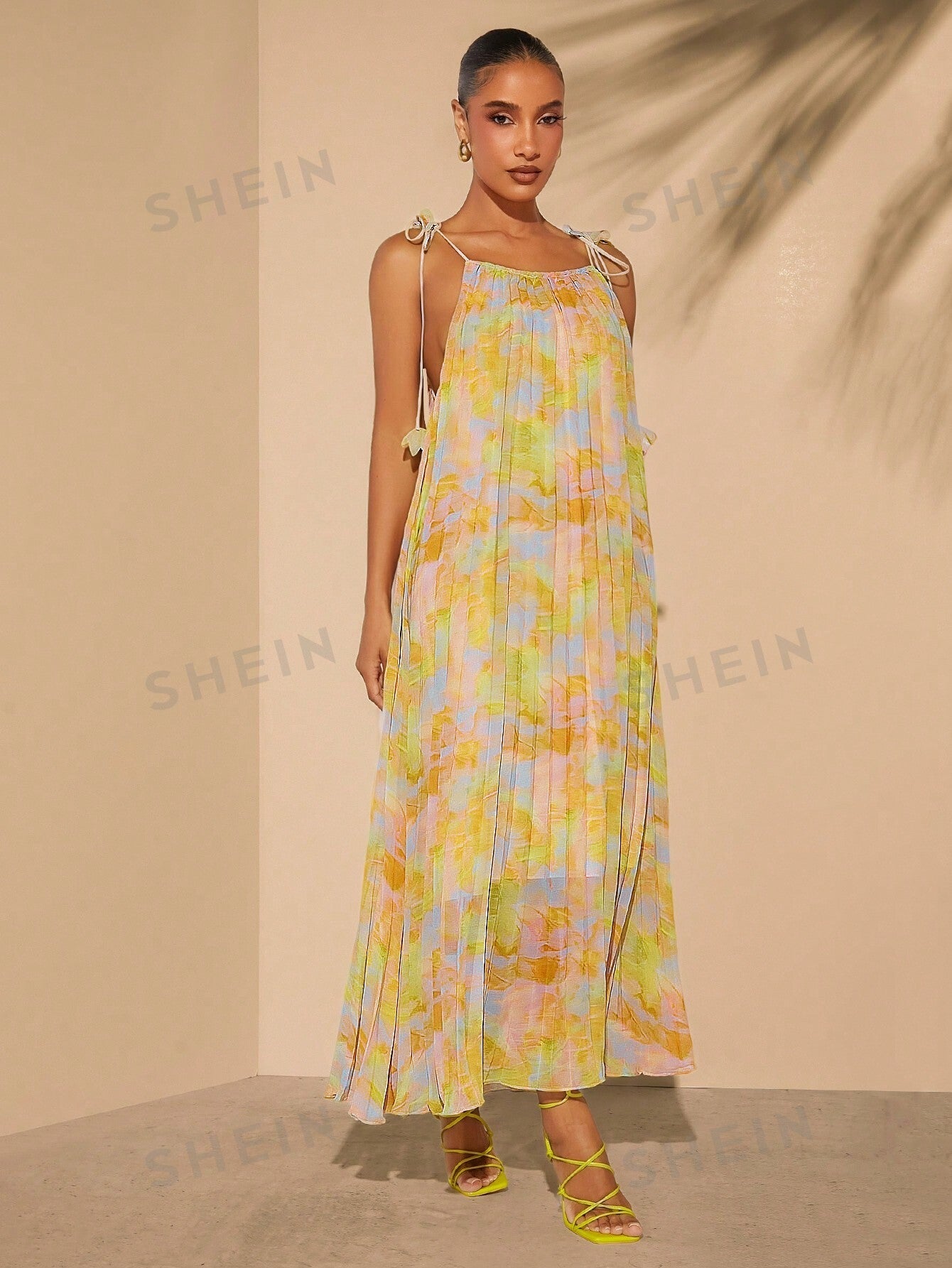 Stylish Summer Vibes: Pleated Print Tie-Strap Dress