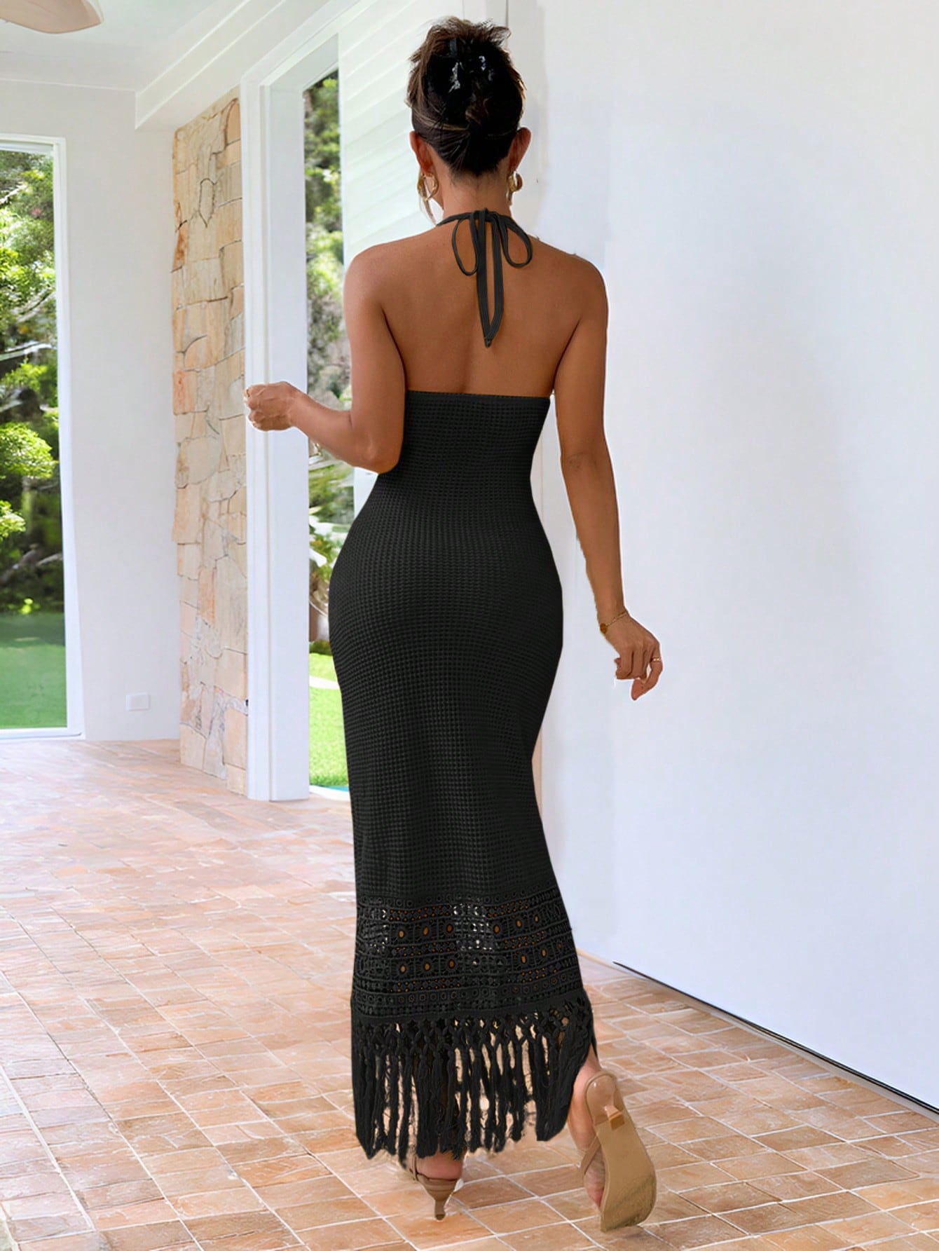 Halter Neck Elegance: Sleeveless Women's Casual Dress with Fringed Hem