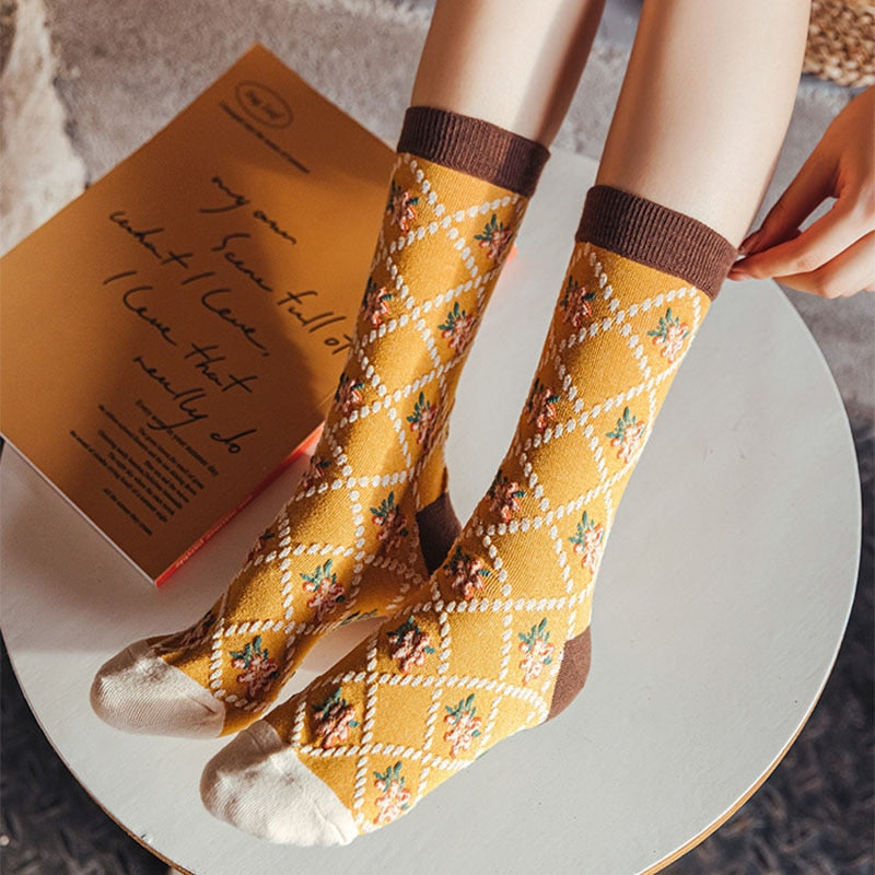 Asymmetric Retro Jacquard Socks