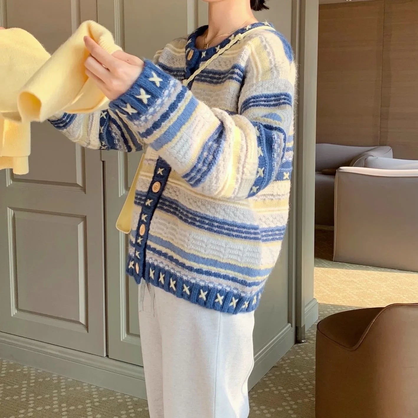 Blue V-Neck Knitted Cardigan