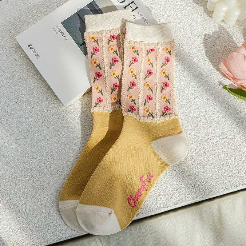Asymmetric Retro Jacquard Socks