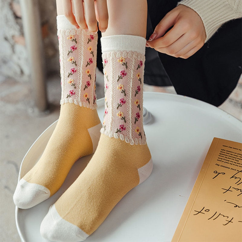 Asymmetric Retro Jacquard Socks